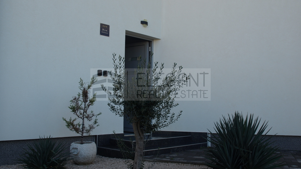 Ku&cacute;a Prodaja Pirovac