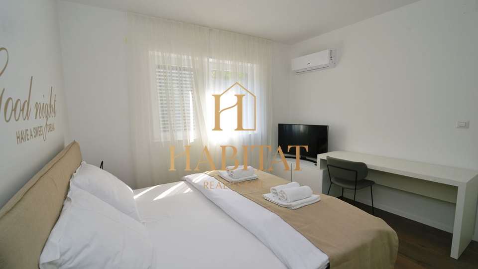 Lovran, stan, 120 m2, prvi red do mora