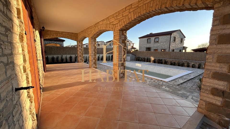 Istria, Svetvinčenat, luxury stone villa, 4 bedrooms, 154 m2, swimming pool, garden, sea view