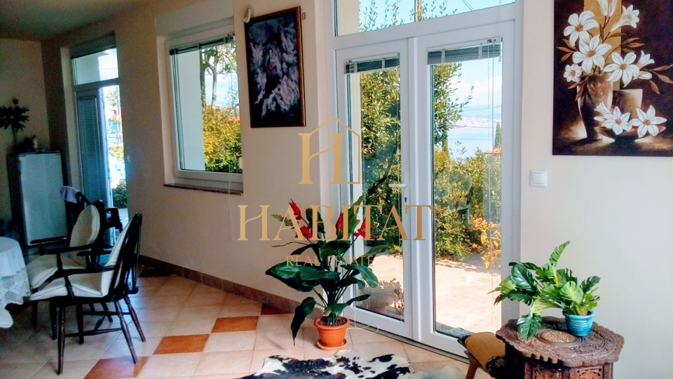 Opatija, stan, 4S+DB, 130 m2, renoviran, pogledom na more, prilika, prodaja