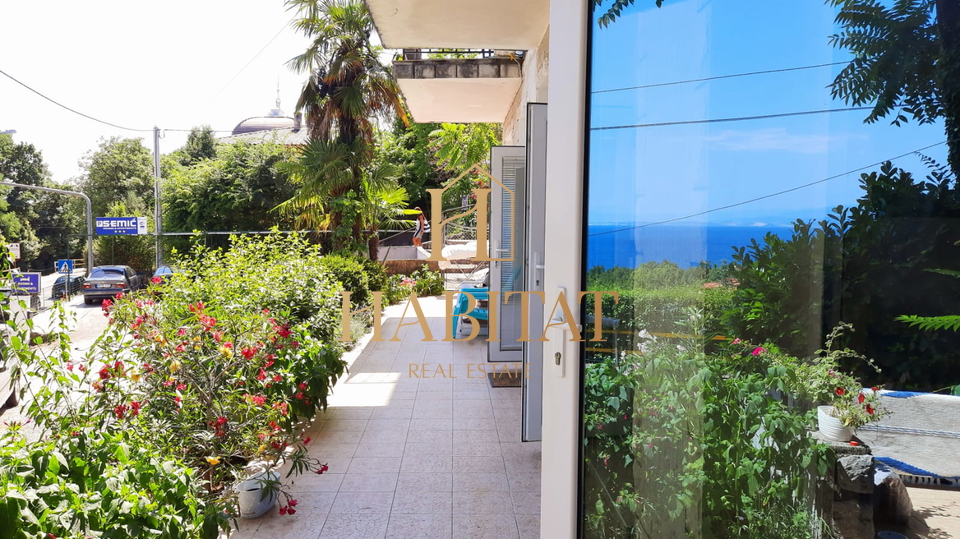 Opatija, stan, 4S+DB, 130 m2, renoviran, pogledom na more, prilika, prodaja