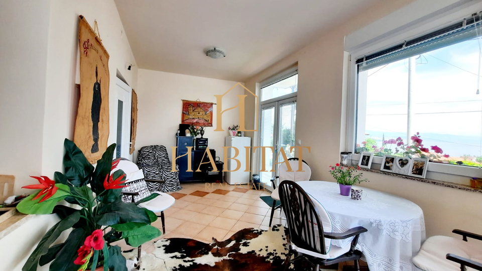 Opatija, stan, 4S+DB, 130 m2, renoviran, pogledom na more, prilika, prodaja