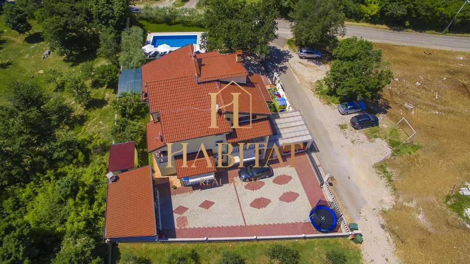 Villa mit 6 Wohnungen, nahe Umag / Murine , 1.500m vom Strand entfernt