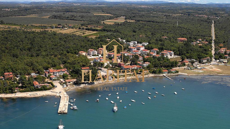 Istria, Karigador, building plot 7808m2, 300m from the sea, investment construction of apartments, holiday villas