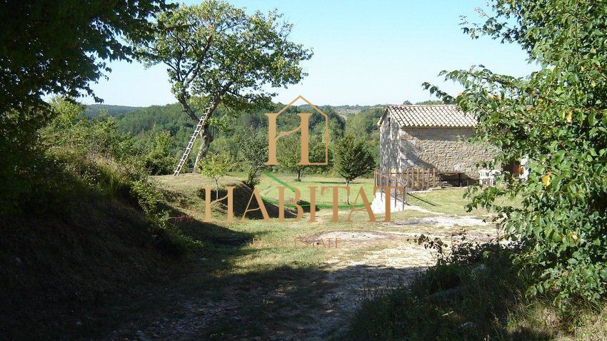 Einzigartige Lage in unberührter Natur, 16.637 m2, in der Nähe von Motovun