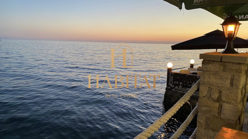 Istra , Umag , stari grad , restoran 156m2 , 80 sjedecih mjesta