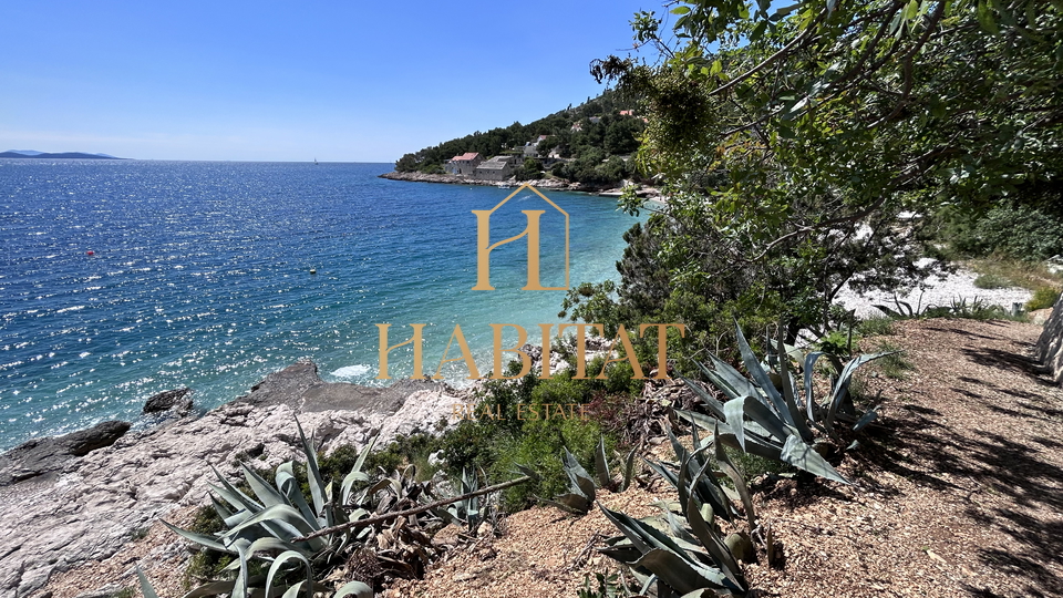 Insel Brac, Vela Farska, 40 m zum Meer, Baugrundstück 909 m2 mit Projekt, Baugenehmigung, einzigartige Lage