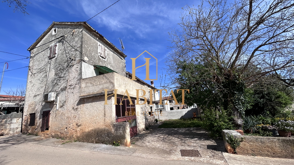 Istrien, Kaštelir, Haus 150m2, Grundstück 545m2, zusätzlich zwei weitere Häuser RUINEN, Meerblick