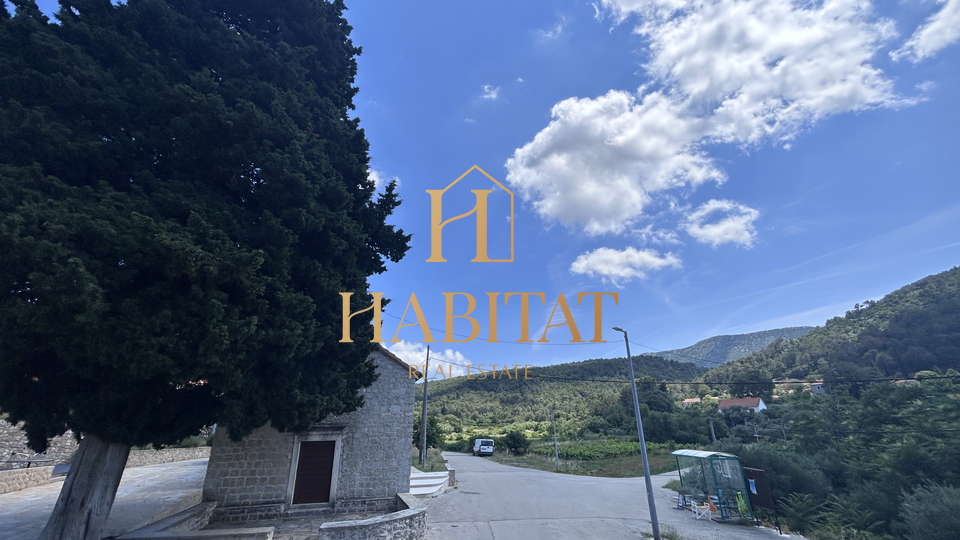 Dalmazia , Hvar , Dol Sv.Ana , casa 46m2 con terreno edificabile 650m2