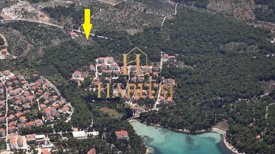 Dalmatien, Insel Brač, Supetar, Baugrundstück 3000m2, gemischte Nutzung, Meerblick, 350m vom Meer entfernt