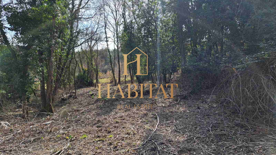 Istria, zona Krasica, terreno edificabile 1062m2, rovine 200m2