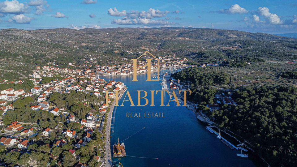 Dalmazia, Isola di Brač, Milna, terreno edificabile 7216m2, tutte le infrastrutture, vista mare