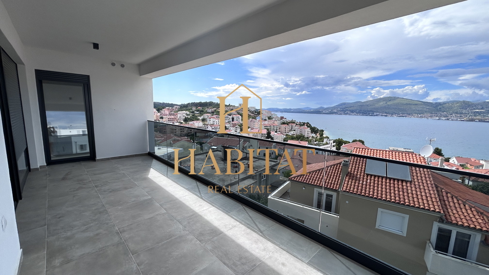 Dalmacija , Okrug Gornji , Penthouse 192m2 , otvoren pogled na more