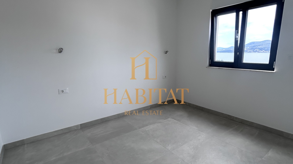 Dalmacija , Okrug Gornji , Penthouse 192m2 , otvoren pogled na more