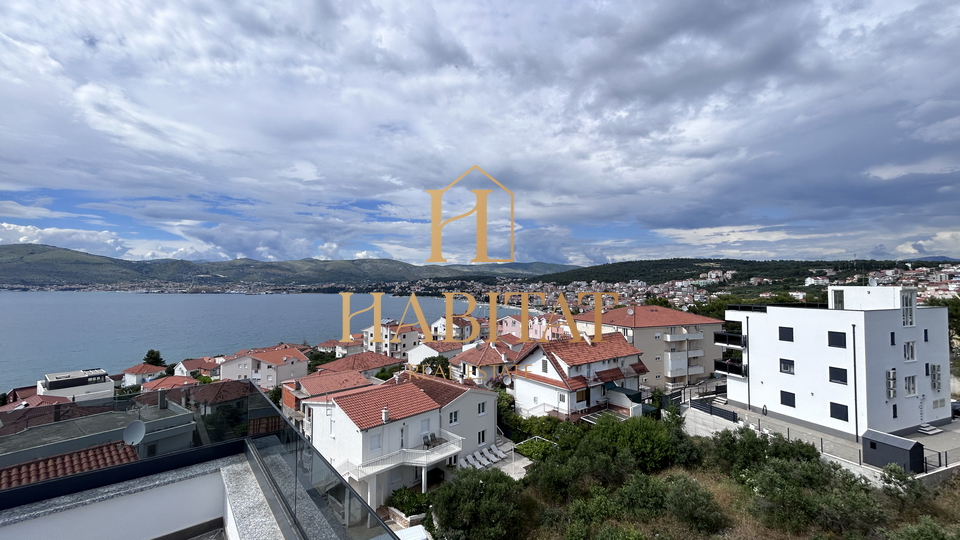 Dalmacija , Okrug Gornji , Penthouse 192m2 , otvoren pogled na more