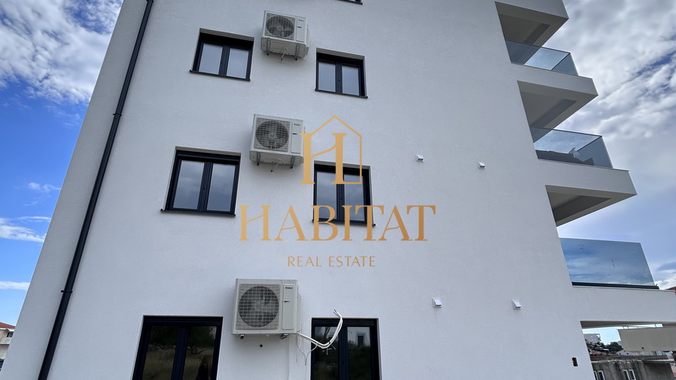 Dalmacija , Okrug Gornji , Penthouse 192m2 , otvoren pogled na more