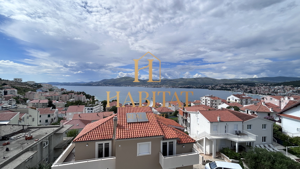 Dalmacija , Okrug Gornji , Penthouse 192m2 , otvoren pogled na more