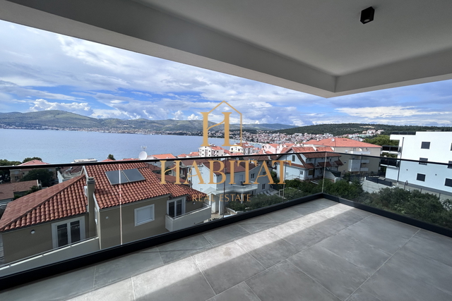 Dalmacija, Okrug Gornji, Penthouse 192m2, odprt pogled na morje