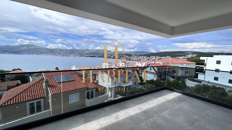 Dalmacija , Okrug Gornji , Penthouse 192m2 , otvoren pogled na more