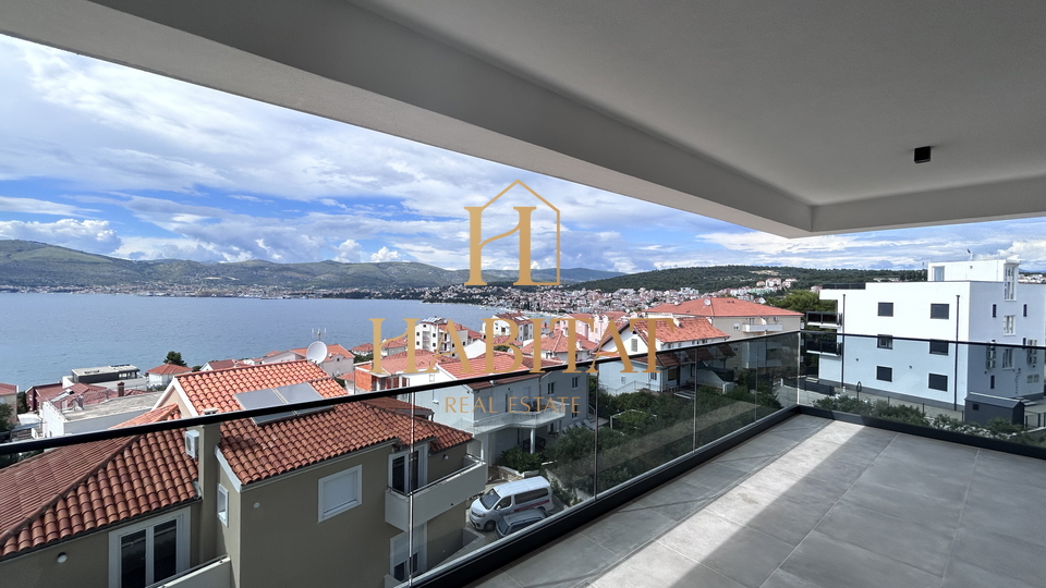 Dalmacija , Okrug Gornji , Penthouse 192m2 , otvoren pogled na more