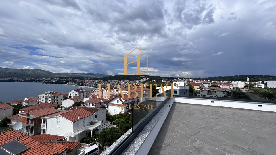 Dalmacija , Okrug Gornji , Penthouse 192m2 , otvoren pogled na more