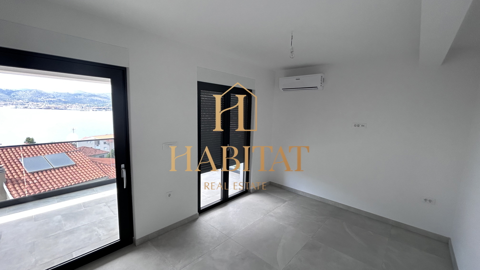 Dalmacija , Okrug Gornji , Penthouse 192m2 , otvoren pogled na more