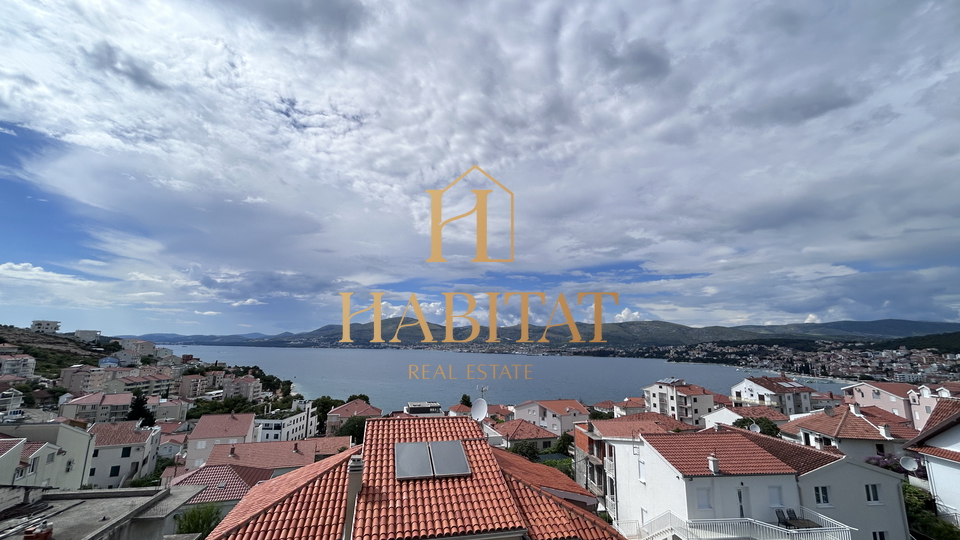 Dalmacija , Okrug Gornji , Penthouse 192m2 , otvoren pogled na more