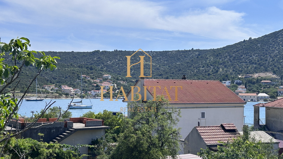 Dalmatia, Vinišće, building plot 1252m2, sea view from the first floor, excellent position, 80m from the sea