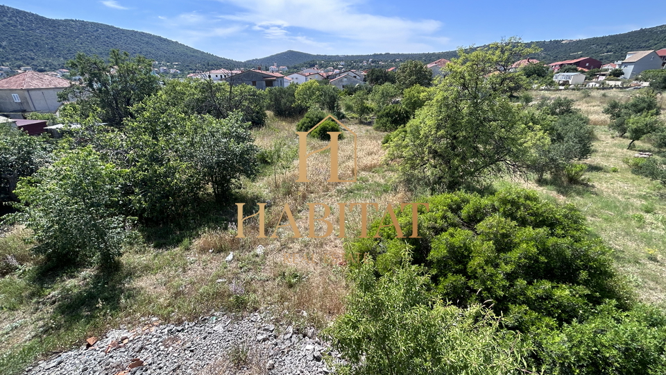 Dalmazia, Vinišće, terreno edificabile 1252m2, vista mare dal primo piano, ottima posizione, 80m dal mare