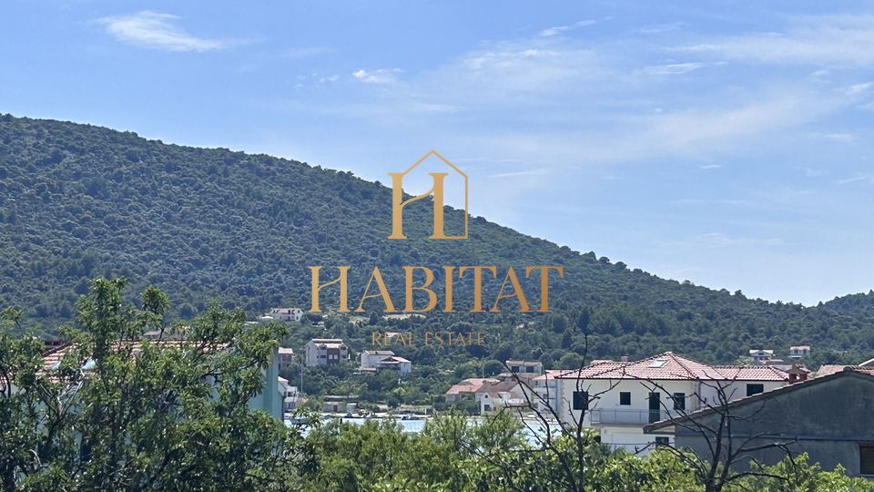 Dalmazia, Vinišće, terreno edificabile 1252m2, vista mare dal primo piano, ottima posizione, 80m dal mare