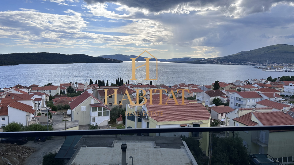 Dalmacija, Okrug Gornji, Penthouse 147m2, panoramski pogled na morje, bazen