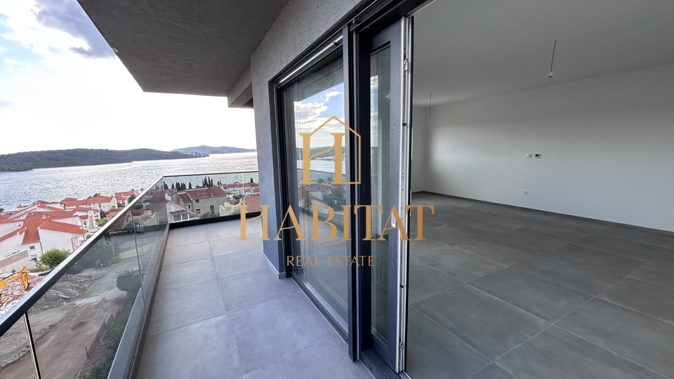 Dalmacija, Okrug Gornji, Penthouse 147m2, panoramski pogled na morje, bazen