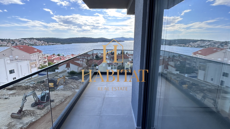 Dalmacija , Okrug Gornji , Penthouse 147m2, panoramski pogled na more , bazen