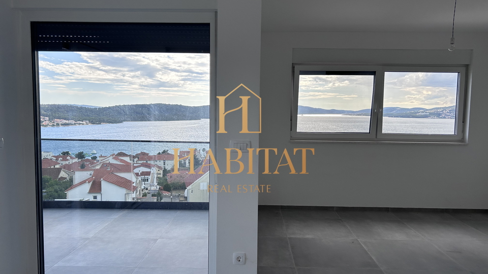 Dalmatien, Okrug Gornji, Penthouse 147m2, Panoramablick auf das Meer, Swimmingpool