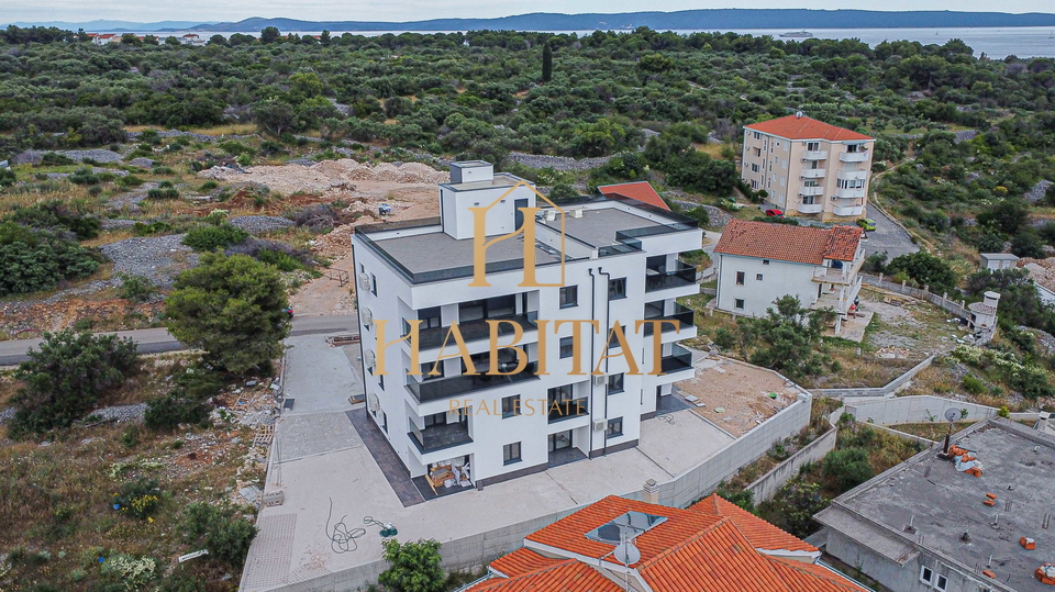 Dalmatien, Okrug Gornji, Penthouse 147m2, Panoramablick auf das Meer, Swimmingpool