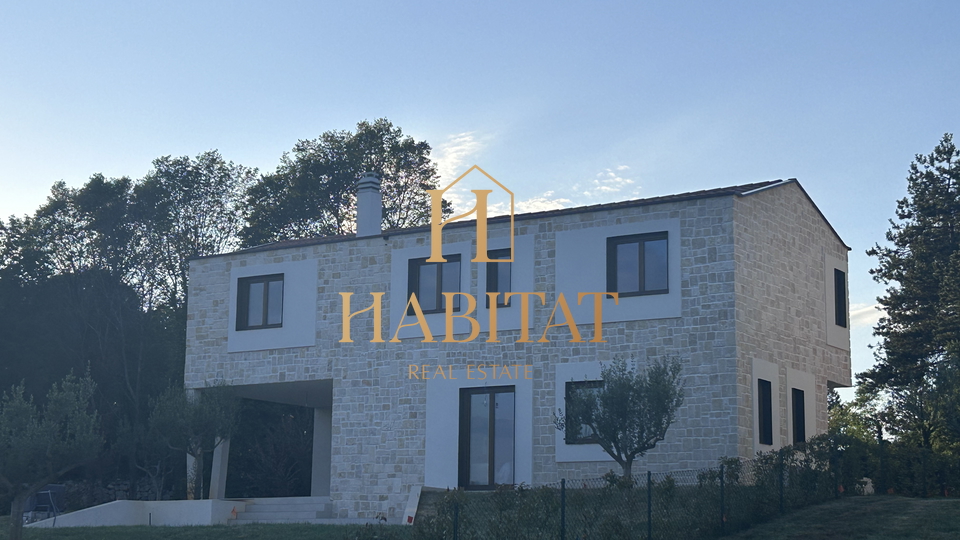 Istria, Majkusi, terreno edificabile ESCLUSIVO con tutti i permessi 857m2, progetto casa 199m2, utenze pagate