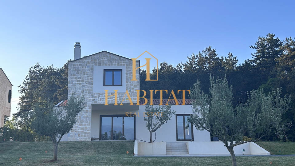 Istria, Majkusi, terreno edificabile ESCLUSIVO con tutti i permessi 857m2, progetto casa 199m2, utenze pagate