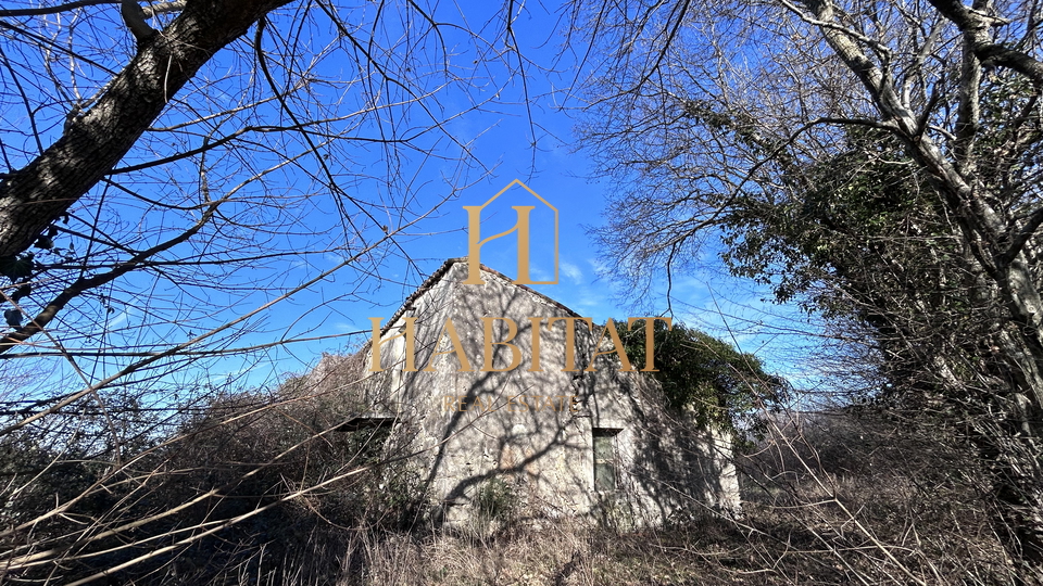 Istrien, Kršan, 4 alte istrische Häuser zur Renovierung, Baugrundstück 2.680m2, Strom, Wasser