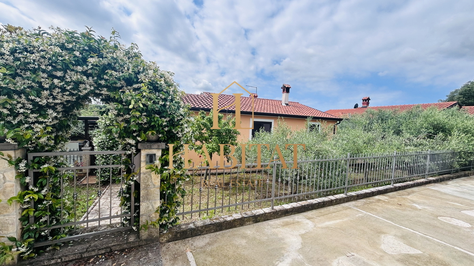 Istria, Kaštel, house 138m2, outbuilding 35m2, yard 428m2