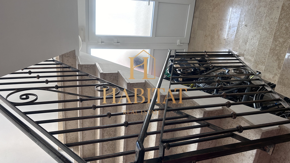 Istra , Zambratija , 2S+DB , terasa , parking , 250m od plaze