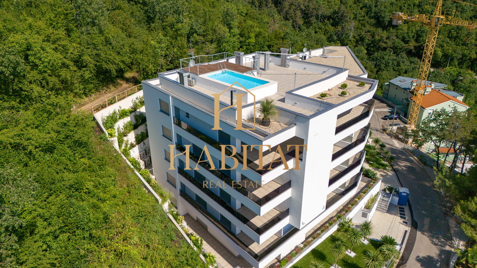 OPATIJA, LUKSUZAN PENTHOUSE SA OTVORENIM POGLEDOM NA MORE, U NOVOGRADNJI S BAZENOM!