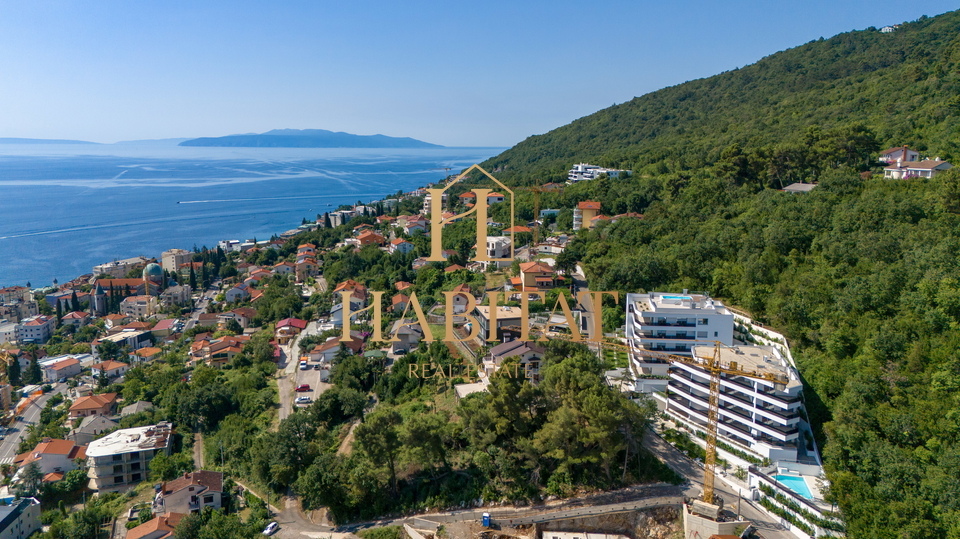 OPATIJA, LUKSUZAN PENTHOUSE SA OTVORENIM POGLEDOM NA MORE, U NOVOGRADNJI S BAZENOM!