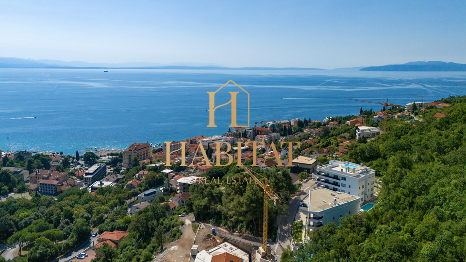 OPATIJA, LUKSUZAN PENTHOUSE SA OTVORENIM POGLEDOM NA MORE, U NOVOGRADNJI S BAZENOM!