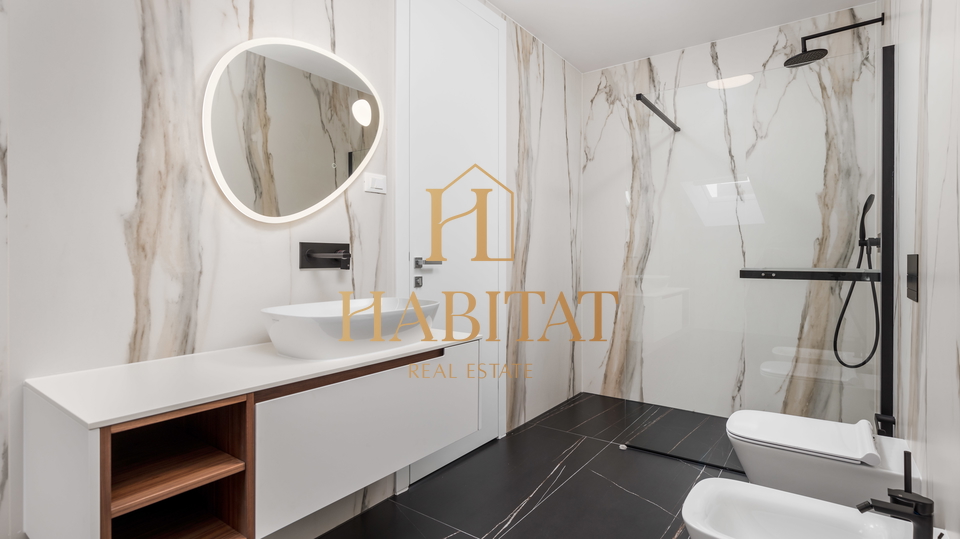 OPATIJA, LUKSUZAN PENTHOUSE SA OTVORENIM POGLEDOM NA MORE, U NOVOGRADNJI S BAZENOM!