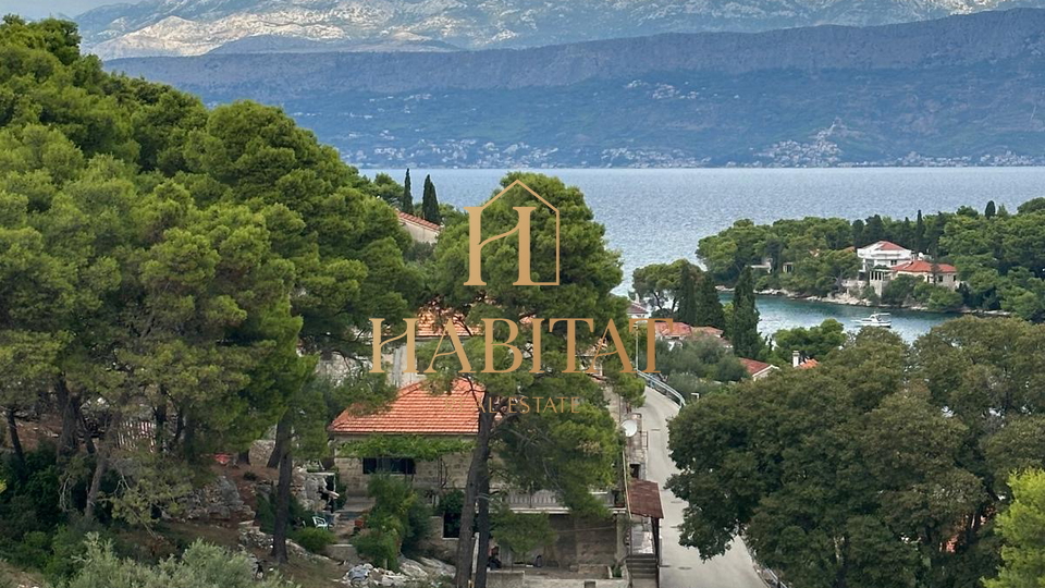 Dalmatien, Brač, Splitska, Baugrundstück 550m2, nah am Strand und Meer, Meerblick