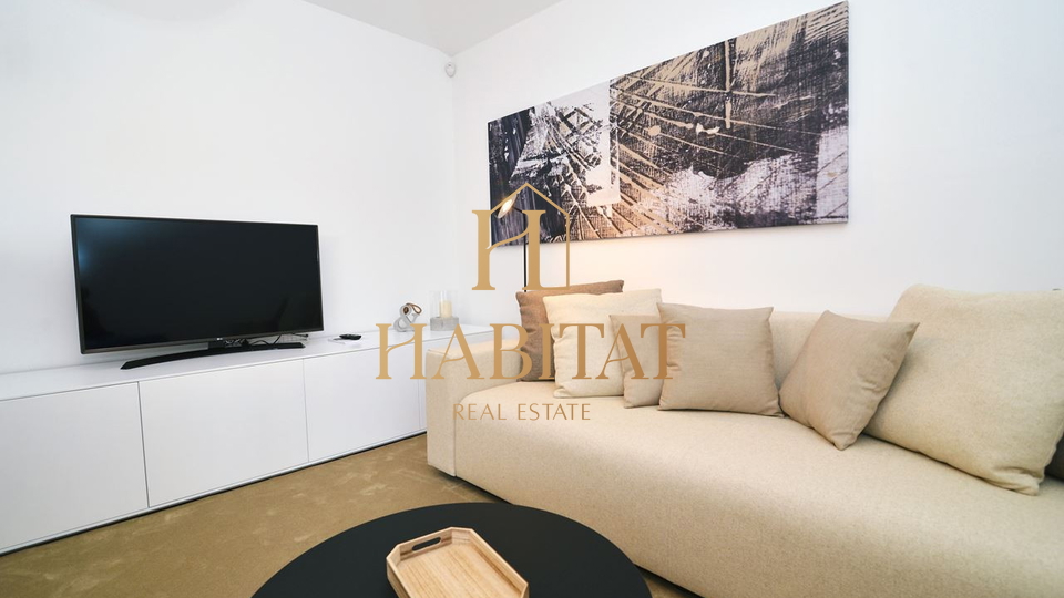 Lovran, stan, 120 m2, prvi red do mora