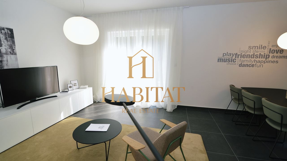 Lovran, stan, 120 m2, prvi red do mora