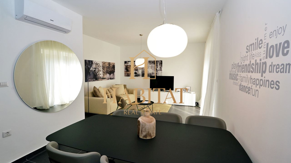 Lovran, stan, 120 m2, prvi red do mora