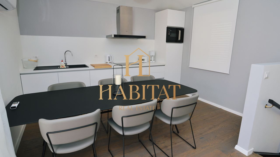 Lovran, stan, 120 m2, prvi red do mora