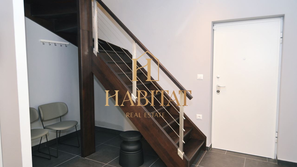 Lovran, stan, 120 m2, prvi red do mora